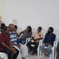 Maldivians discussing about Thimarafushi